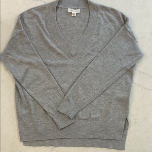 Treasure & Bond grey V-neck sweater M